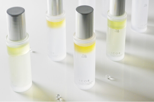 肌への優しさと、サステナブルな選択から生まれた、ICORの新容器。 その佇まいも、つくる思想も、肌を包むひとときまでも、美しく─