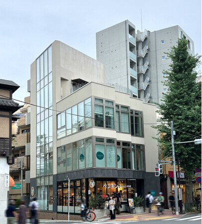 【新宿区下落合】目白通り沿い新築ビルに、ベーカリー、消化器クリニック、税理士法人が開業
