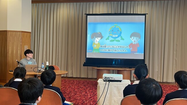 世田谷区・国本小学校でタンソーマンGX代表取締役の福元惇二がカーボンニュートラル特別授業を実施【教育×脱炭素】