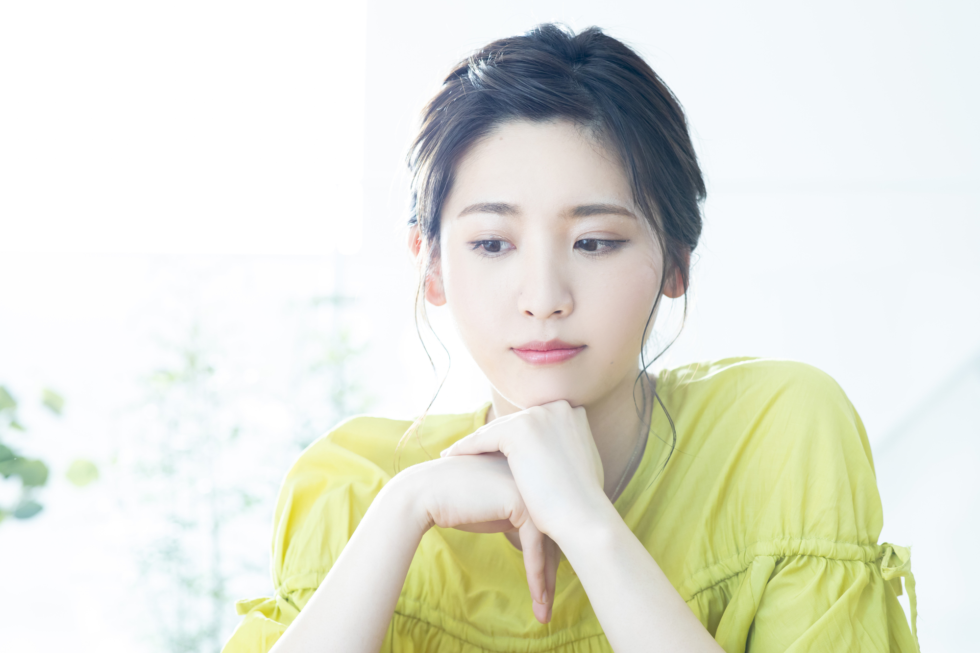 7割以上の方が自分がオバ見えすると感じたことアリと回答。加齢が現れるパーツはどこ？どんな対策してる？オバ見え対策の生の声を調査！