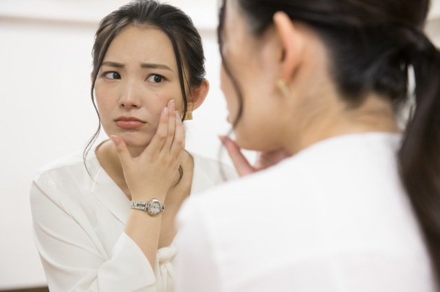 【夏の化粧崩れの原因と対策に関する調査】6割以上がTゾーン（額、鼻）がよれると回答！夏に向けた化粧崩れ防止の対策とは？