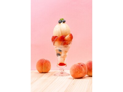 旬の桃を２玉贅沢に使った“桃が主役”のボリューム満点パフェ　販売１か月で2500食突破！シリーズ商品で１番人気に