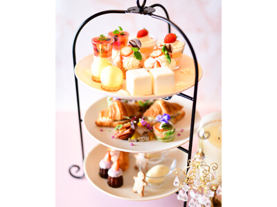 【北新地 アントレーズ】いちごアフタヌーンティーシリーズを始めます。第一弾は「White × Strawberry」。