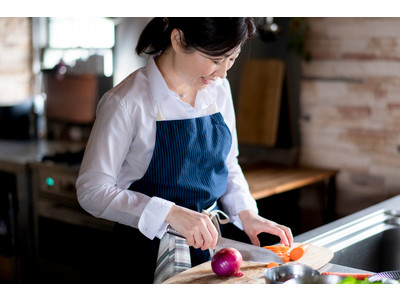 【新商品】新潟の料理研究家と考えた伝統織物　亀田縞のエプロン