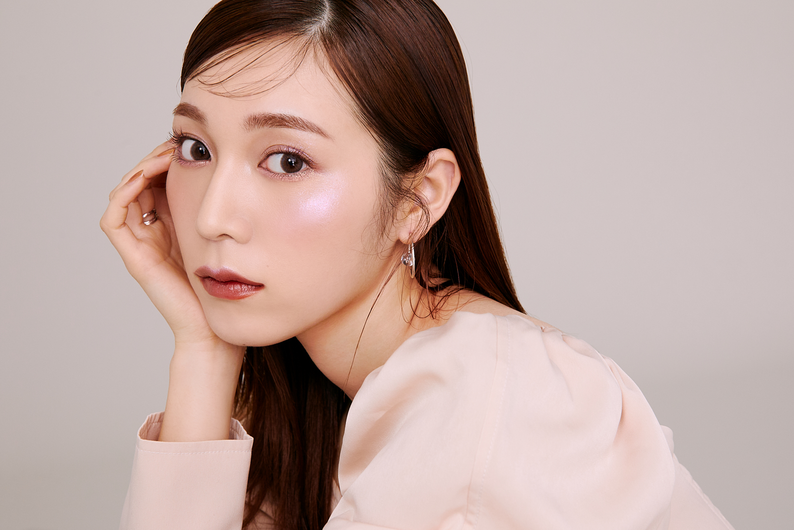古川優香プロデュースコスメブランドからマルチパレットが誕生　『RICAFROSH』（リカフロッシュ）ラグトーマス・キット  ティザーサイト公開　11月12日（木）12時より先行販売開始決定　