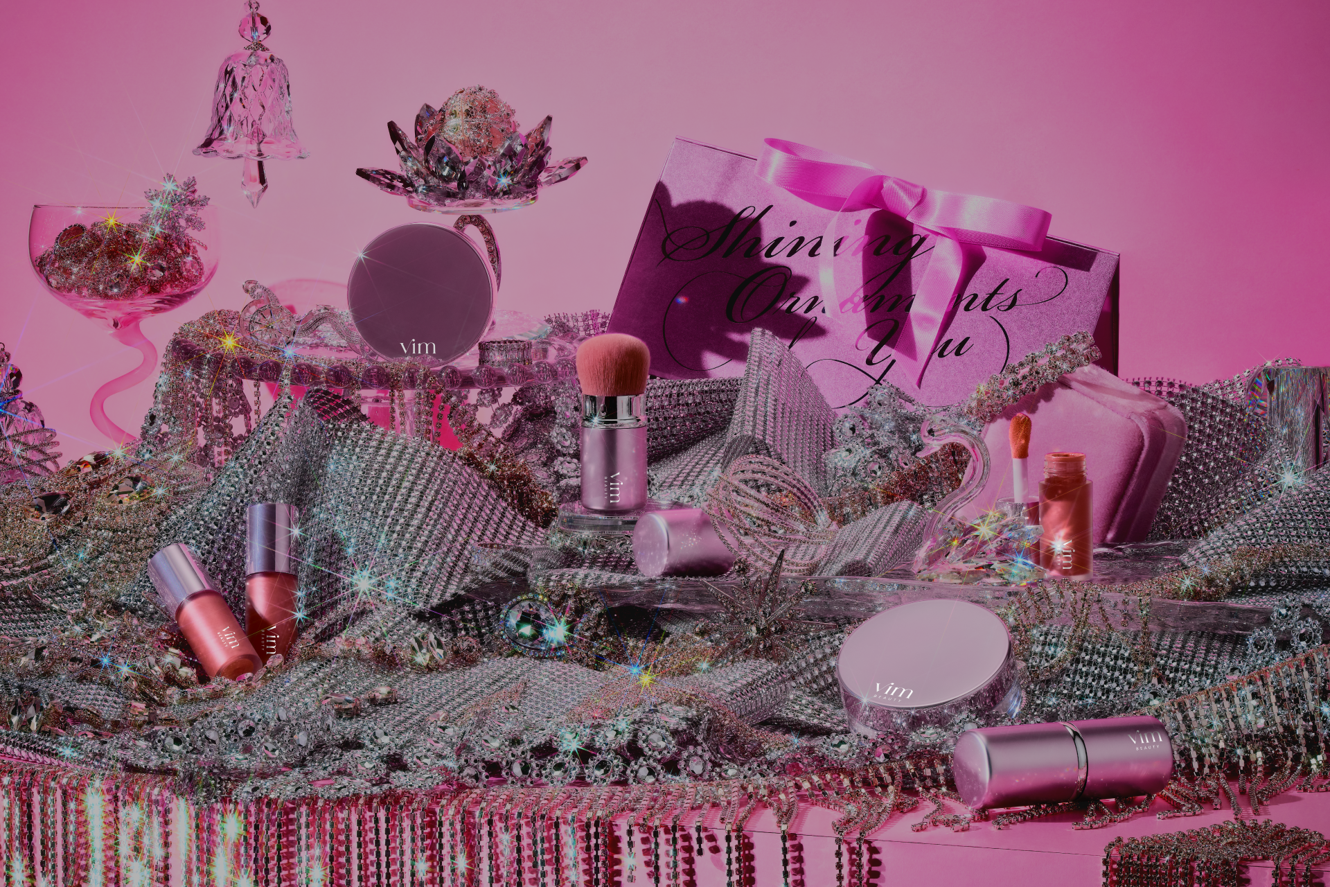 ＜vim BEAUTY＞オーナメントをテーマにあなたの魅力を飾るホリデーコレクション2025「shining ornaments of you」が登場。