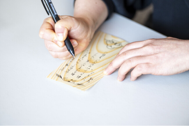 使うたびに、森と、誰かを想う。“信州経木”から生まれた「木の一筆箋」