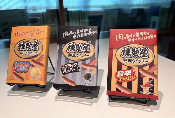 本が「燻製屋」に！？“本を包む燻製屋”爆誕。読書中に食べたくなるリュウジさん考案レシピ付きオリジナルブックカバーが登場