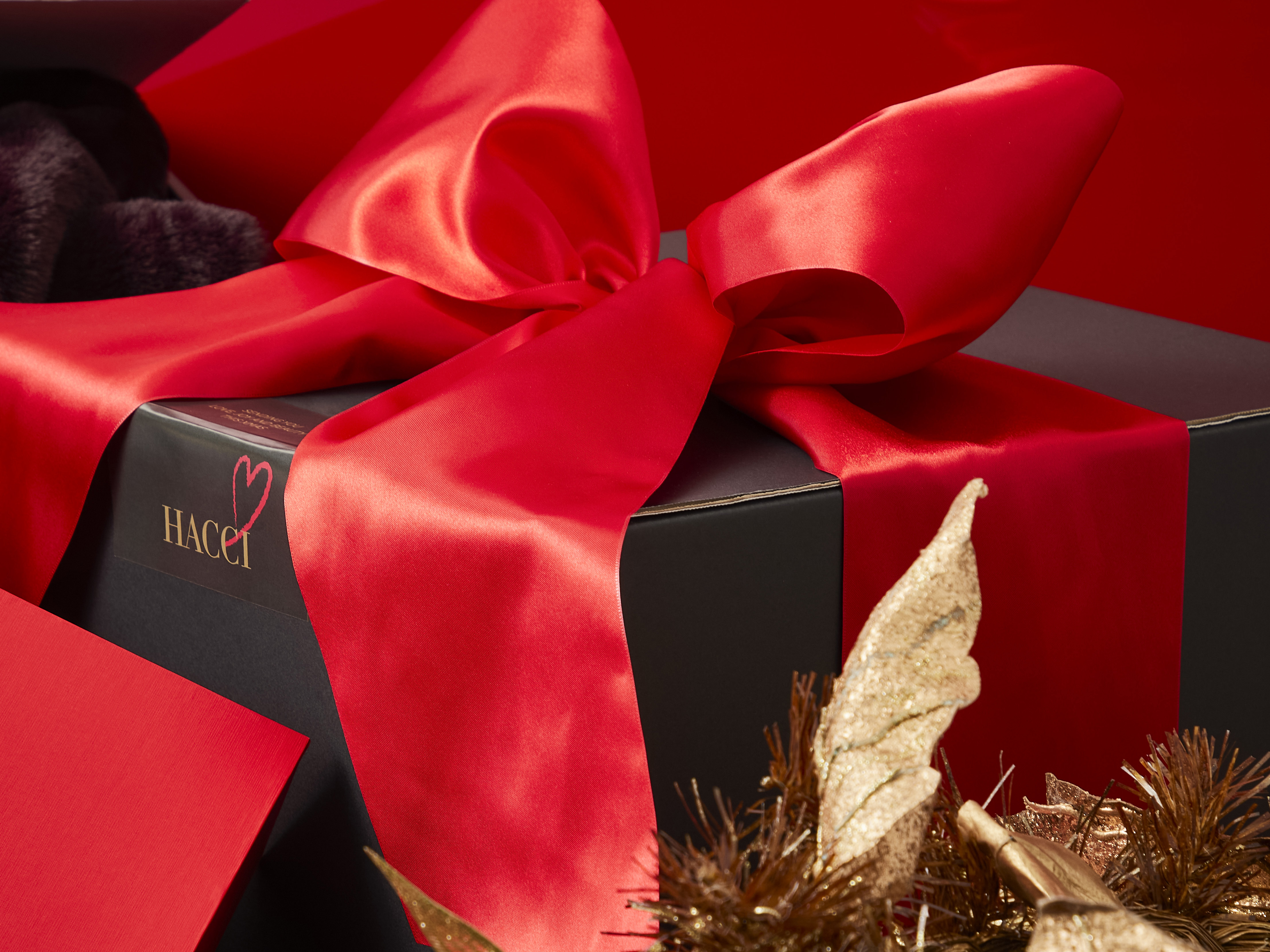 肌も遊び心も満たされるクリスマスコフレ。2022 HACCI Holiday、10月28日(金) より限定発売。