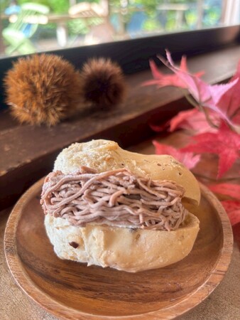 もっちもち食感が大人気!「豆乳もちもちぱん」に秋の季節限定味「パンプキンプリン」「りんごとアールグレイ」「モンブラン」が登場!