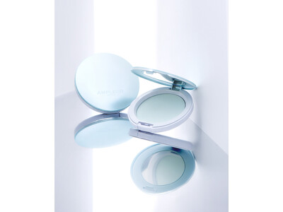 【猛暑・紫外線対策に】汗をかくたびひんやり。毎年好評の「アンプルール　フェイスパウダー クール」今年も数量限定登場