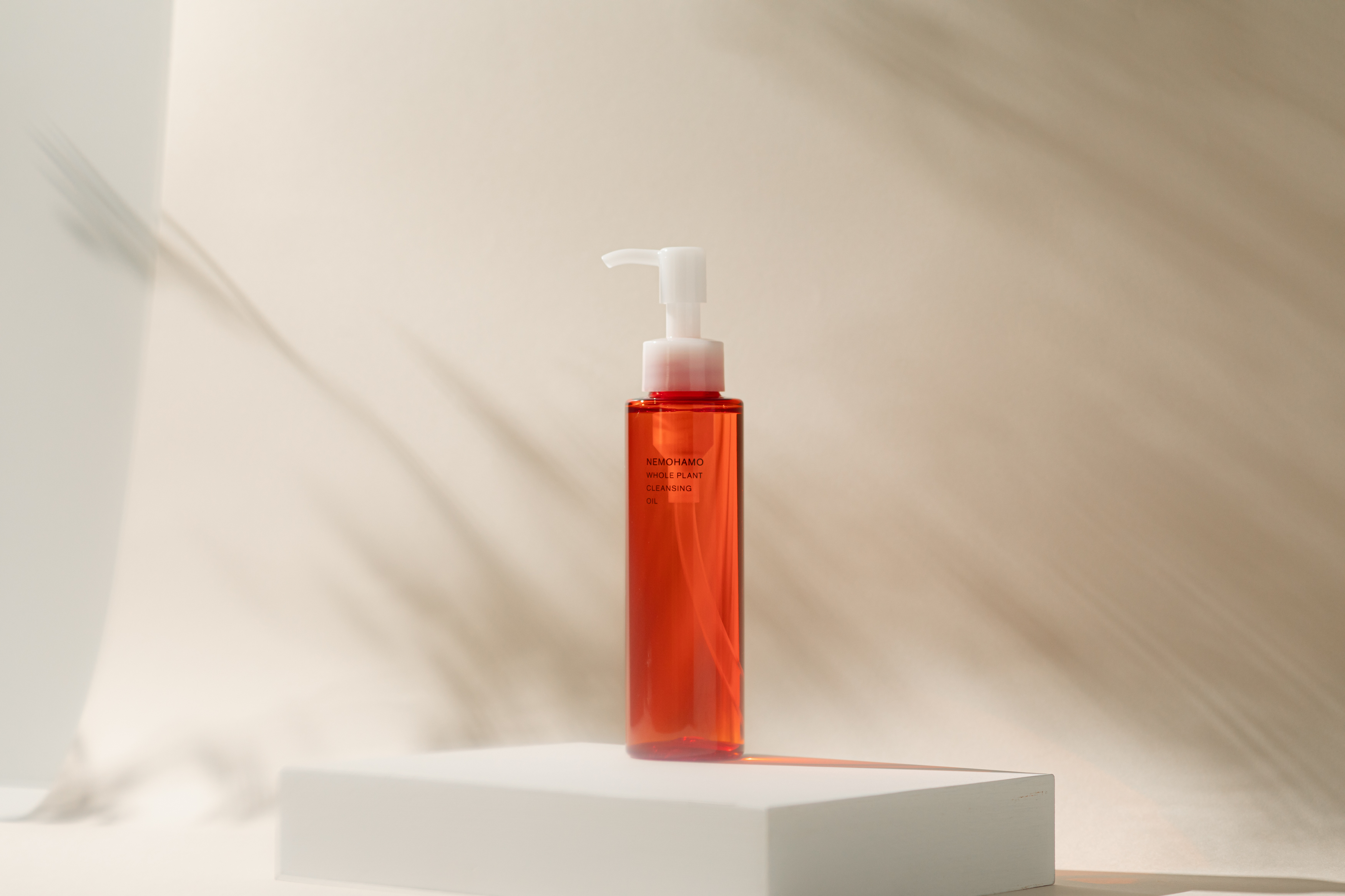 10/4（火）リニューアル新発売！植物オイルで肌を整えながら汚れを落とす。「NEMOHAMO WHOLE PLANT CLEANSING OIL」