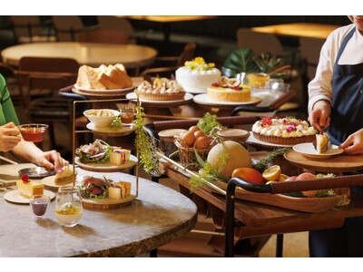 夏の味覚が詰まった贅沢なデザートたち 人気のアフタヌーンティーにワゴンサービスが登場！