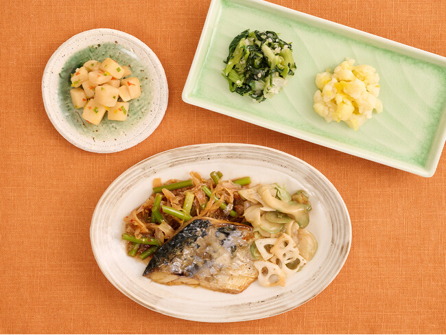 ピリ辛の味わいがクセになる中華のさかなメニューとして「後味ピリッと！鯖と野菜の麻辣醤」が4月7日(火)に新登場