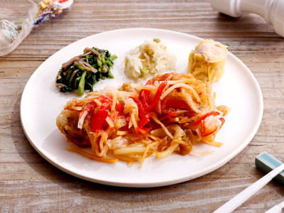 特製ソースとシャキシャキ野菜がやみつきになる「たらの甘酢チリソース」が1月20日（火）に新登場