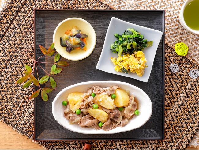 甘めの特製タレが食欲をそそる「揚げじゃがのほくほく肉じゃが」が5月29日（金）に新登場