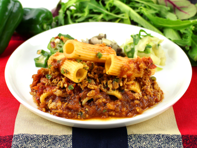 もっちり生パスタに濃厚な大豆ミートソースを絡めた「大豆ミートソースの生パスタ」など、nosh（ナッシュ）に新メニュー３品が登場