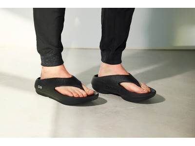 リカバリーサンダル「OOFOS(R)」より待望の新展開となる「Plus Line」を4月25日（土）に発...