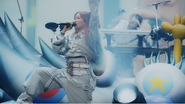 YOASOBI『RADWIMPS 20th ANNIVERSARY LIVE TOUR』ライブにて披露した「会心の一撃」ライブ映像をYouTubeに公開！同ライブのライブレポートもナタリーに掲載。