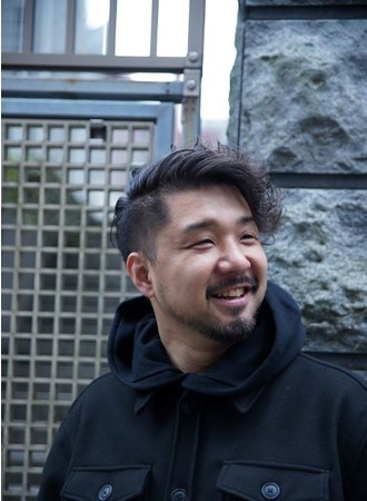 圧倒的な歌唱力でクスッと笑わせる異色のシンガーソングライター植松陽介 初のフルアルバム スケベーコン 発売決定 Pr Times Web東奥