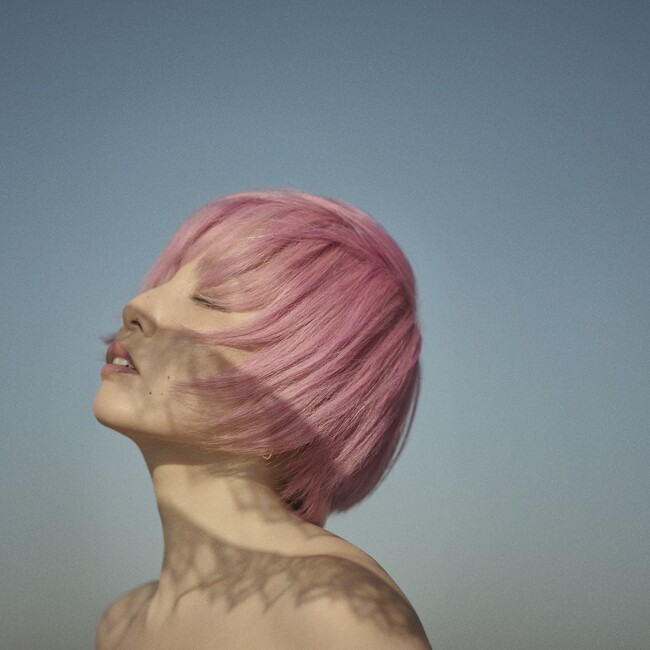 世界で活躍するソウルシンガーNao Yoshioka、新章の幕開け。MXXWLLとの共作「In the Rain」を2月27日にリリース