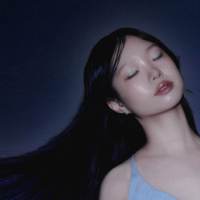 青春、恋、そして喪失のその先へ──Z世代の恋愛詩人Regina Song（レジーナ・ソング）が新曲「Dreamer's Song」とアルバム『everland』を発表