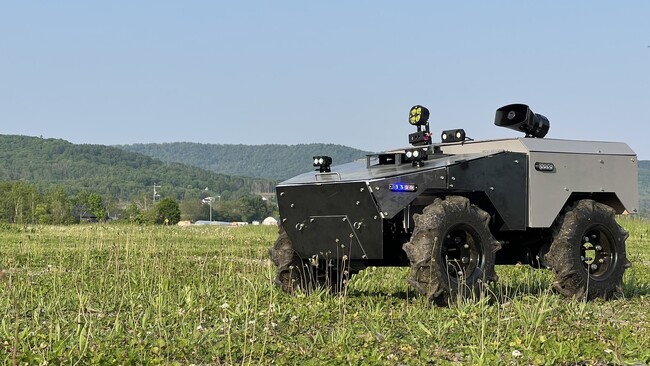水上と陸上、それぞれの現場課題解決に挑む最新水上ドローンとUGV（陸上ドローン）を「ジャパンドローン2025」にて展示