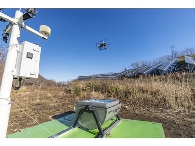 再エネ保守のコスト削減へ　国内初の全自動ドローンによる太陽光発電所点検の実証を開始