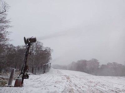 たんばらスキーパーク、今シーズンの人工降雪作業を開始
