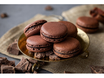 世界が認める“伝説のカカオ”チュアオで描く、芳醇な香りと食感を楽しむマカロン　新ペストリーシェフ佐藤 浩...