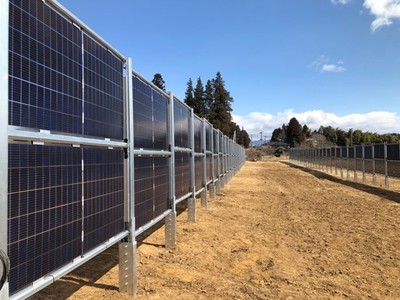 二本松の地域電力が、日本初の垂直営農ソーラーを実現。４月２５日より各社が問合せ受付開始