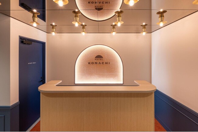 夕陽と下町に包まれる中長期滞在型アパートメントホテル「HOTEL KOMACHI Higashi Nippori」2025年8月リニューアルオープン