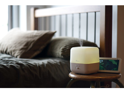 カラフルな光とアロマで部屋に彩りを、最長26時間加湿できる+Style