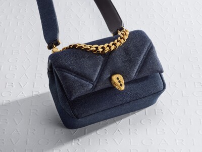 ブルガリ 2023 年秋冬アクセサリーコレクションより日本限定　カボションカットにインスパイアされた「セルペンティ」のデニムバッグが登場