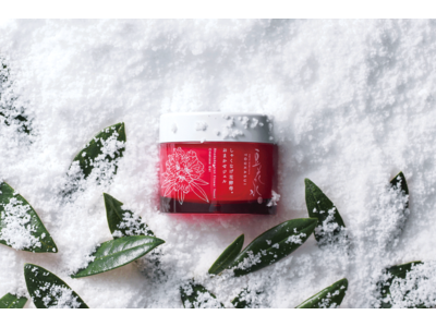 厳しい冬でもゆらがない、しゃくなげの生命力を肌に。花酵母×発酵豆乳×ナイアシンアミドの力で、うるおい満ちるハリ肌オールインワンが新発売。