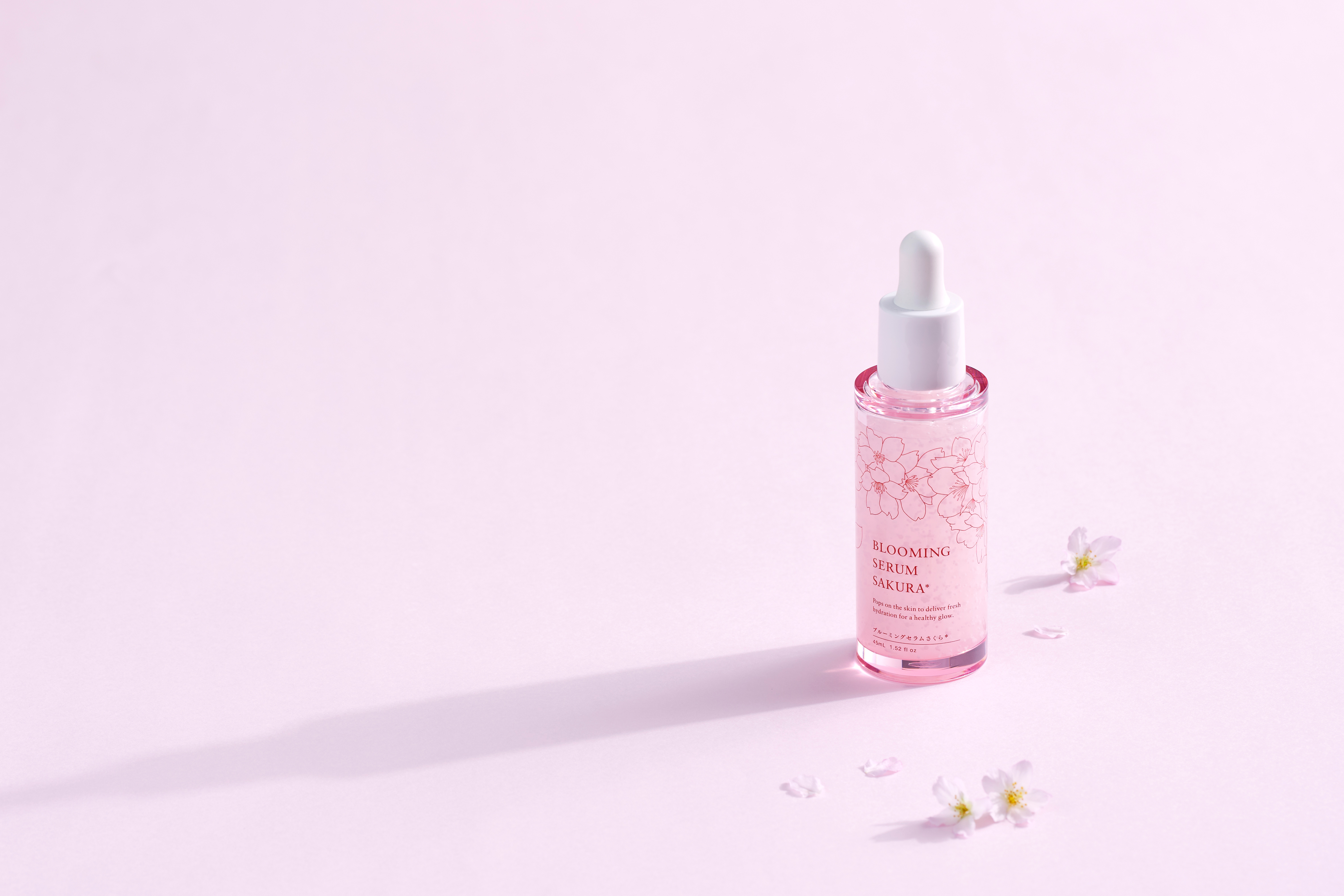 【さくらの生命力に着目】高純度グルタチオン×椎葉村産を含むさくら由来エキス配合美容液で、凛と美しく咲き誇る、ハリと透明感に満ちた肌へ。