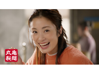 スタミナ豚肉、肉そぼろ、玉子など6種の具材と打ち立てのうどんがからむパンチのある一杯を目の前に「いっちゃ...