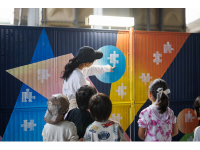 地域の想いをパズルのピースに。親子で仕上げたカラフルなフェンスアートがコトニア赤羽に登場！