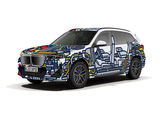 BMW iX1 wrapping designed by MANKEY 期間限定で展示