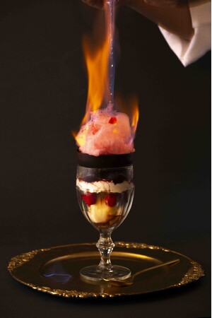 燃え上がるデザート!「チェリージュビレ ゴブレット仕立て」