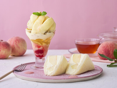 【Afternoon Tea】白桃パフェとフルーツサンドが楽しめる「白桃づくしのスイーツプレート」や、ま...