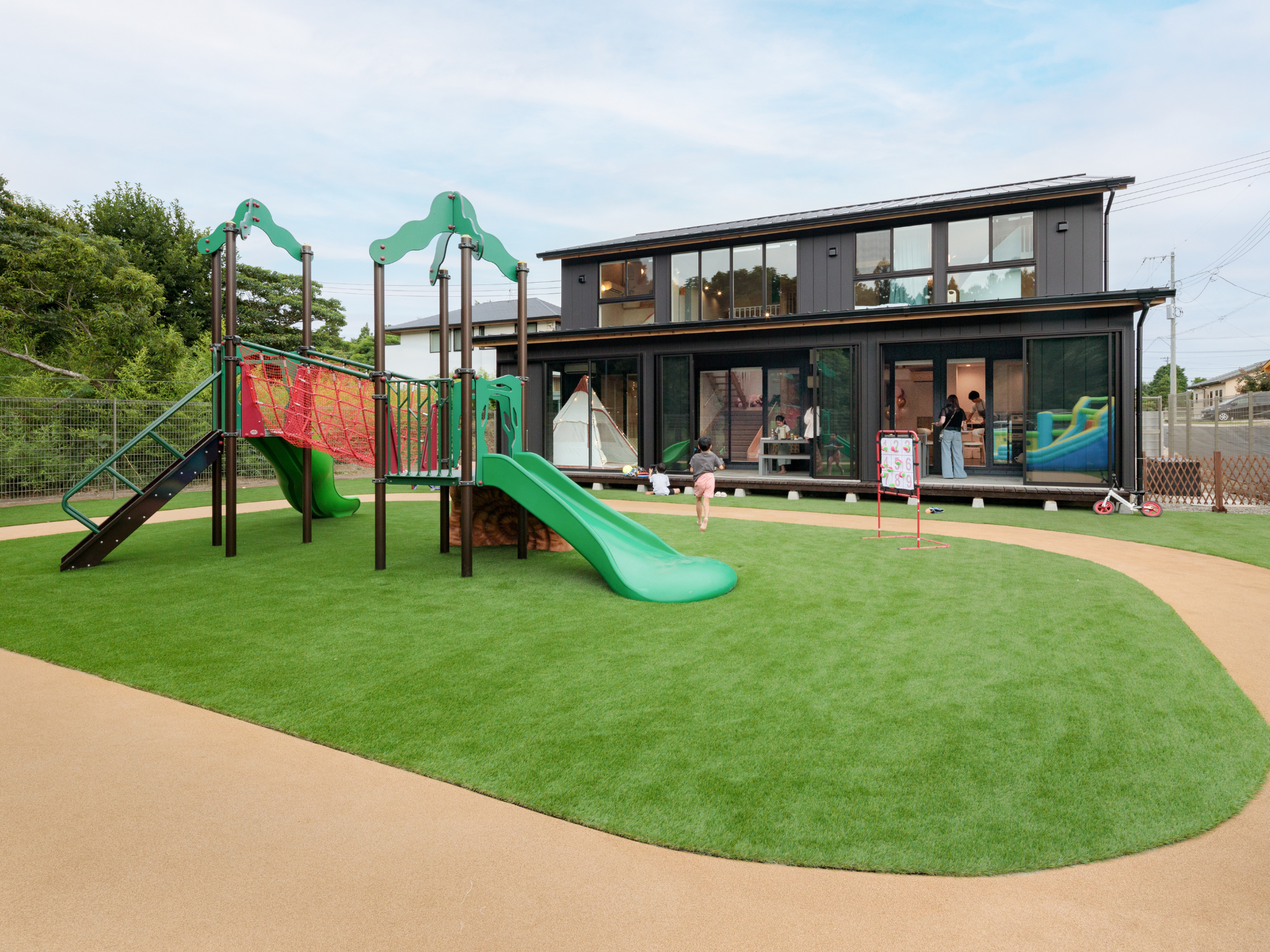 「安全な遊び場は、おとなの休息場」最大14名で泊まれる”Kids’ Play Villa”オープン！