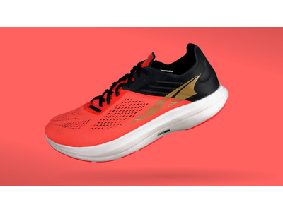 ALTRA初のカーボンプレート内蔵シューズ VANISH CARBON発売