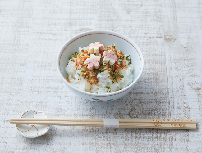 ≪新商品≫日本初のおだしのテーマパーク「京都離宮」×近畿大学 共同開発 第2弾“美味しさと栄養”を極めた、新しいおだし習慣「野菜だし茶漬け」ついに誕生｜2026年4月8日より発売開始。