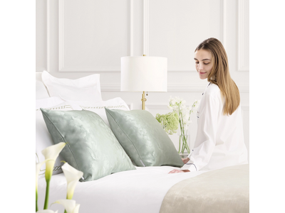 【2026年春夏】ホテルライクインテリア、＜Dress the Bed＞を発表。日常に静かな華やぎを添える、ベッドコーディネートの新提案。