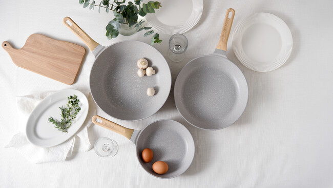 IH対応なのに圧倒的軽さ!キッチンになじむ、ふわっと軽いフライパンシリーズ