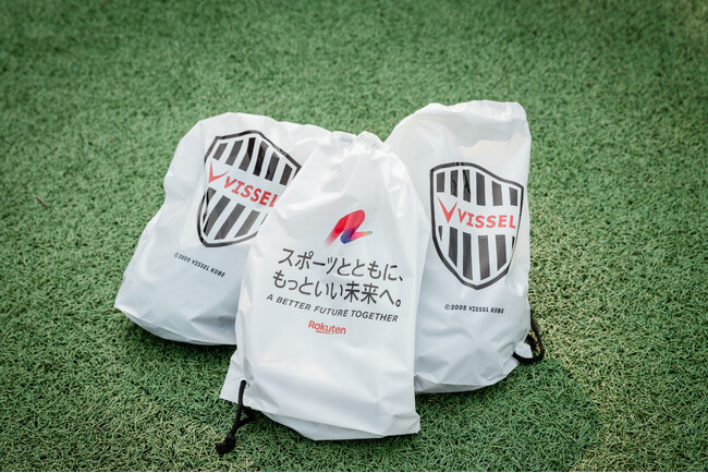 楽天とヴィッセル神戸、グッズ購入時に不要になった包装プラスチック袋を再生した「ヴィッセル神戸循環型ショッパー」の販売開始を決定
