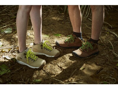 ＜KEEN＞の軽量ハイパフォーマンストレイルシューズコレクションから、クラシカルデザインの防水シューズ『NXIS EXPLORER MID WP』が新ラインナップ