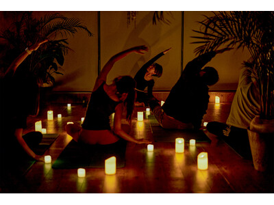 睡眠アロマブランドMUJUUが開発したオリジナル睡眠ヨガプログラム「GOOD SLEEP YOGA」を、食とウェルネスとワークカルチャーが融合した複合型施設「EAT PLAY WORKS」で開催