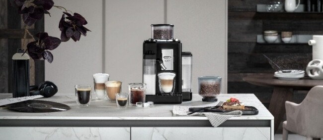 コーヒー豆の魅力を、毎日の最高体験へ。「デロンギ リヴェリア 全自動コーヒーマシン ミルクモデル」に新色オニキスブラック登場。